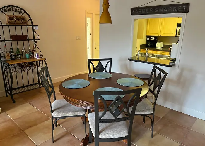 2Bed/2Bath Condo Next To Siesta Key ~A Hidden Gem
