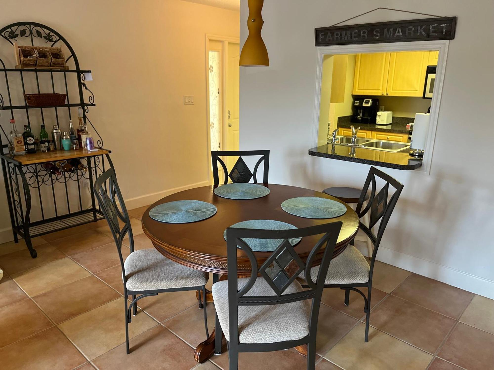 Holiday home 2bed/2bath Next To Siesta Key ~a Hidden Gem *